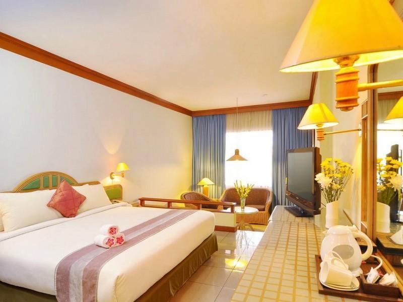 Hotel Cirebon Plaza Bagian luar foto
